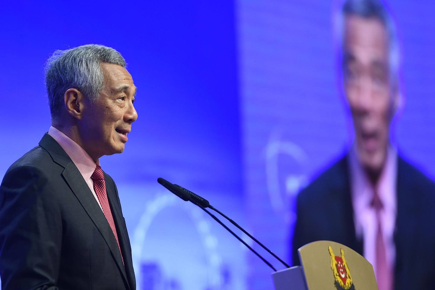 新加坡的防疫措施成效显著，总理李显龙在2月初的讲话也对安抚民众有积极作用。（AFP）