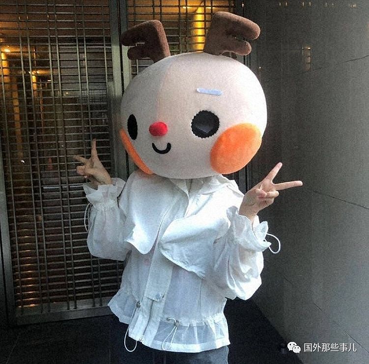 中国姑娘在日本街头免费发1000个口罩称是来自武汉报恩 日媒找到本人是个美女（组图） - 2
