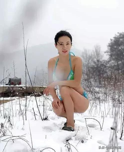50岁中国辣妈西伯利亚零下40℃脱光！外媒：纹身太显眼