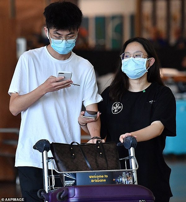 24967990-8053871-Travellers_at_Brisbane_International_Airport_on_January_29_Chine-a-1_1582853361439.jpg,0