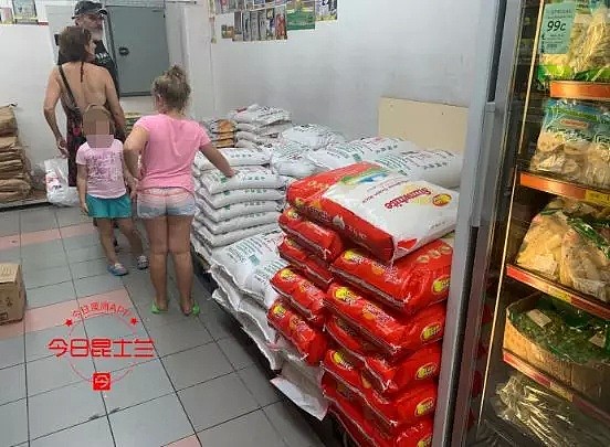 澳首例“人传人”出现，病亡为华裔！直击布市华人区超市货架“被搬空”，多地出现“囤货潮” - 17