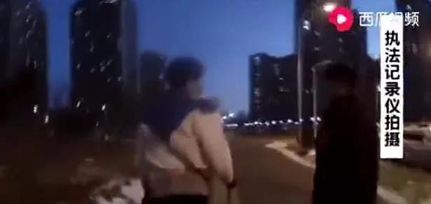北京一社区人员排查登记时，一女模特瞒报消息还掏出了刀…（视频/组图） - 19