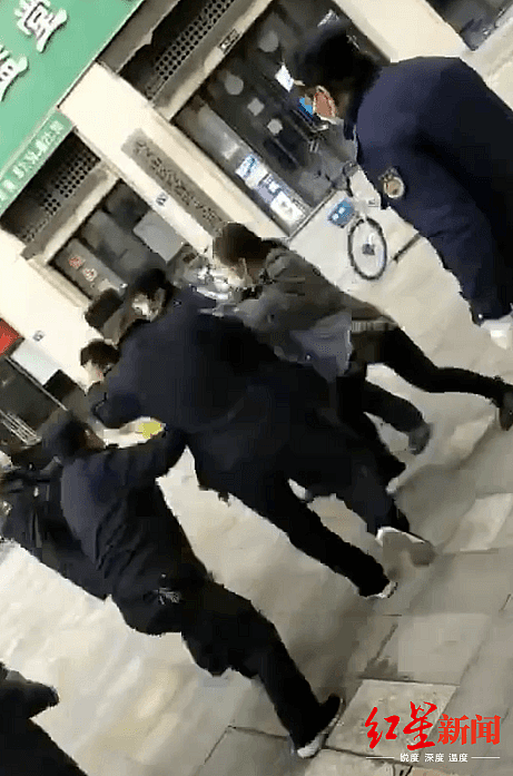 武汉城管围殴配菜员？官方：视频真实，公安机关已受理（图） - 2
