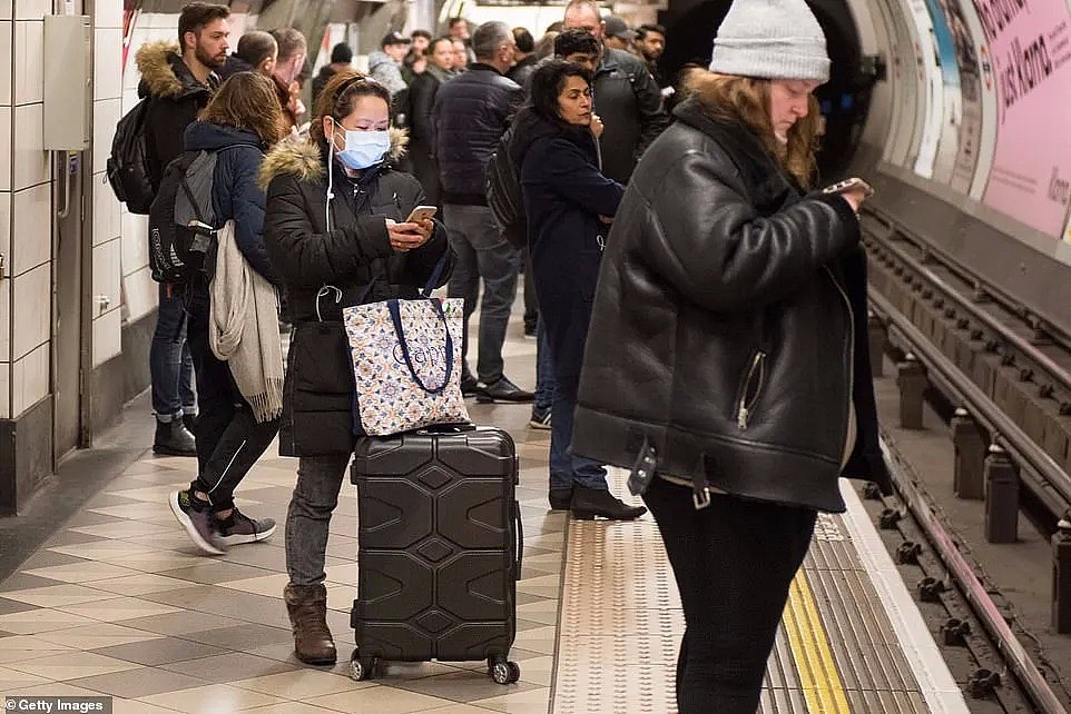 疫情肆虐，意大利人：要自由不要口罩，英国人：做好建太平间准备了（组图） - 32