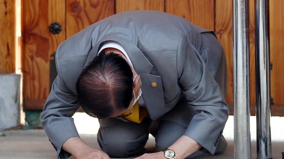 韩国教主被判“杀人罪”后跪地道歉！“新天地教”入侵澳洲，墨大学生也被洗脑（组图） - 2