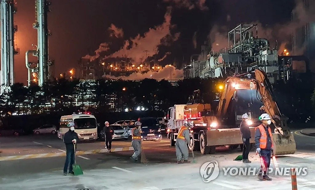 韩国忠南西山乐天化学工厂发生爆炸（图） - 2