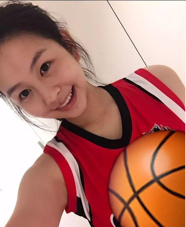 邱淑贞王中磊女儿齐登封,一个担负起家族过亿生意，一个网上撒泼!（组图） - 33