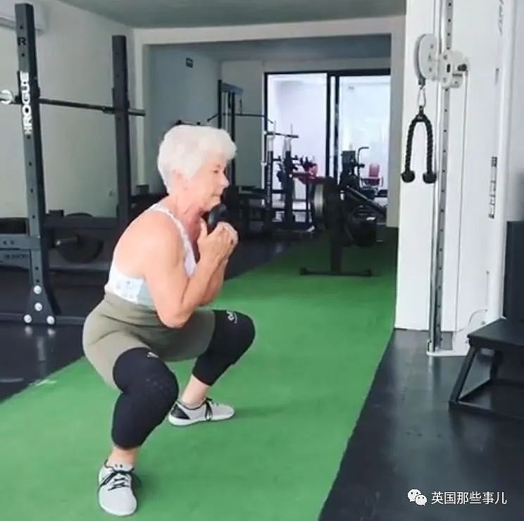 【健身】胖奶奶从70岁开始撸铁健身，3年后身材居然如此好看！（组图） - 8
