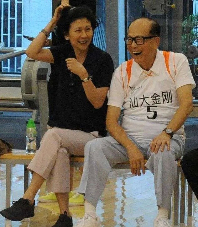 香港豪门史上最悲惨原配：31岁嫁给表哥，却在58岁猝死！（组图） - 18