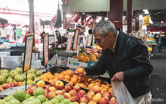 墨尔本标志性景点 南半球最大规模的露天市场 菜价比国内都便宜