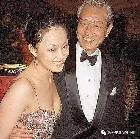 80岁香港富豪去世，为小23岁女星抛弃患癌妻，女儿曾惨到偷内裤
