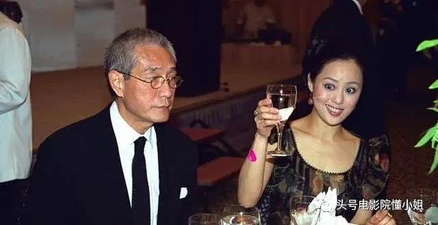 80岁香港富豪去世，为小23岁女星抛弃患癌妻，女儿曾惨到偷内裤