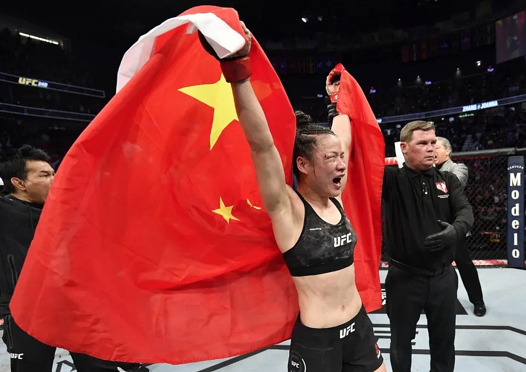 巾帼不让须眉！中国首位UFC冠军张伟丽击败波兰拳王，成功卫冕金腰带（组图） - 3