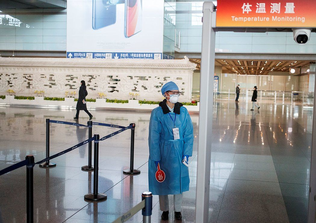 上周三，北京首都机场到达大厅的一个体温检测站。