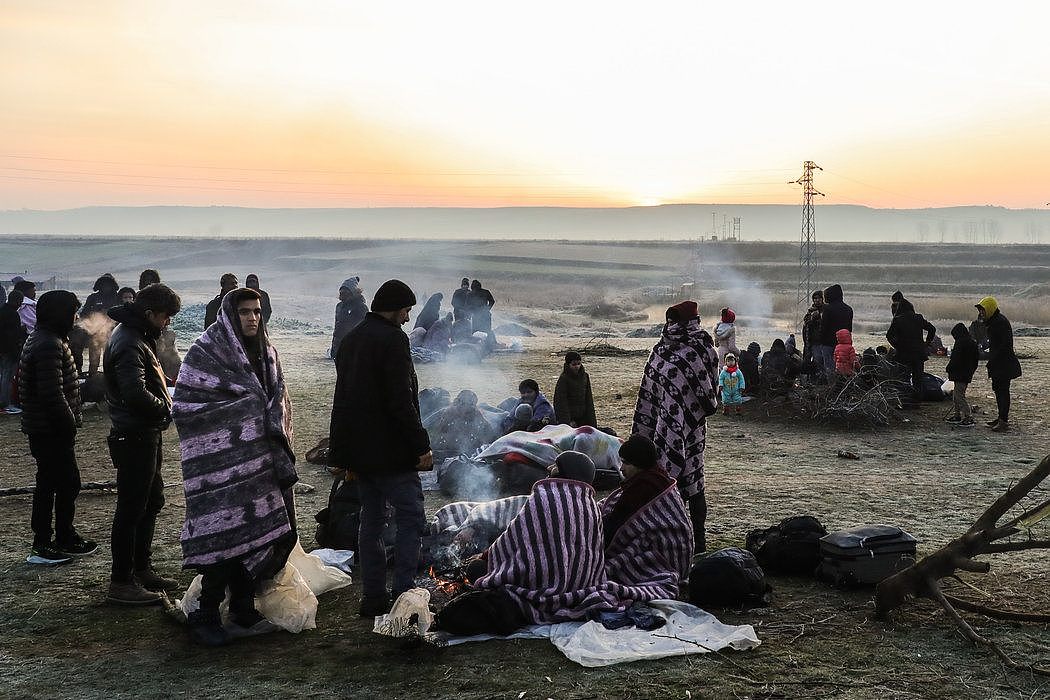 本月在靠近希腊边境的土耳其一边的难民和移民，他们希望进入希腊。