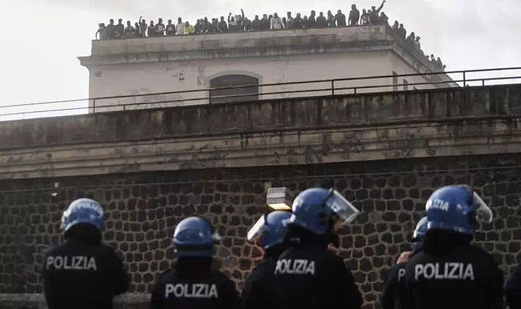 意大利“封国”！疫情失控致暴乱蔓延，中国公民被困机场，民众网上哭诉“人间炼狱”...（组图） - 5