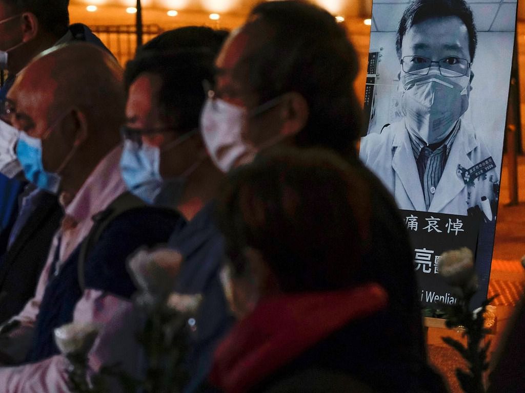 吹哨人李文亮不是一个人，和他一样很多医生的被迫失声让真相越来越难以清晰。（Reuters）