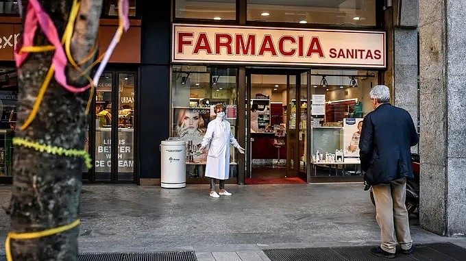 意大利要求关闭药店食品店外所有商铺，WHO：新冠成全球性流行病（组图）） - 1