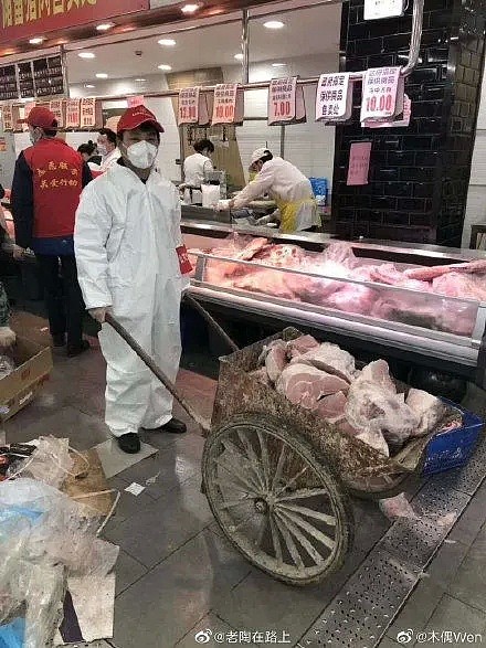 用垃圾车给武汉市民市民送肉，这不是一句工作失误就能解释的（组图） - 2