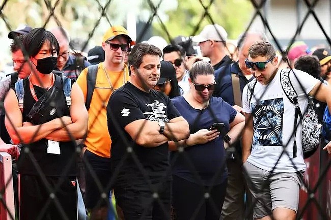 “退票！” 澳洲F1紧急叫停，大批粉丝聚集​，却无人戴口罩！华人车迷​：早该停（组图） - 6