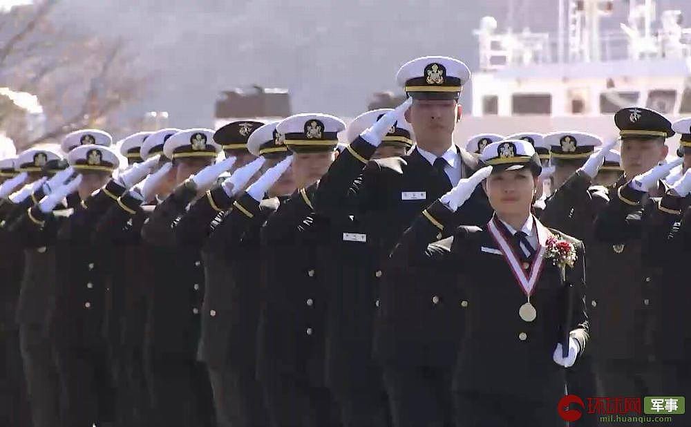 韩国军校毕业典礼照办不误，防长亲自出席，没人戴口罩