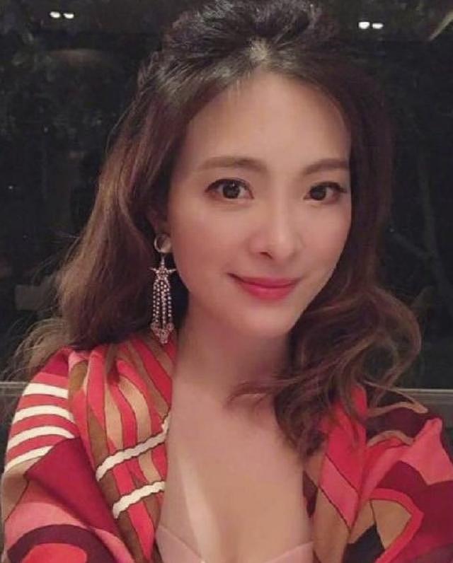 “国标女王”刘真昏迷无法再动手术 靠打药续命,左半身已无知觉恐瘫痪（组图） - 2