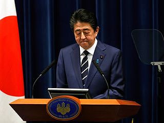 法案通过后，首相安倍晋三若发布国家进入“紧急状态”，都道府县的知事便可根据疫情状况，要求学校停课、限制民众出外、禁止群聚娱乐活动，甚至征用私人土地或房屋、收购医药品与食品或为医疗相关使用。（Reuters）