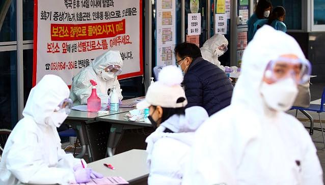 韩国护士讲述疫情：有患者说“干脆给点药弄死我算了”