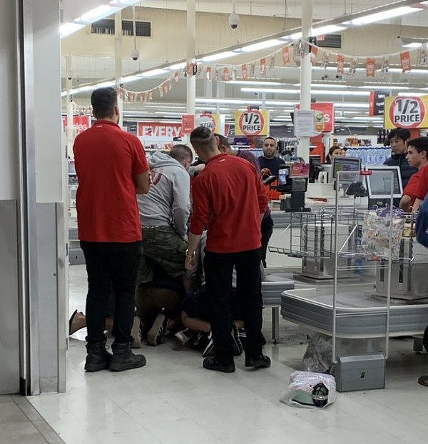 恐慌购买引发澳超市暴力升级！周日才有员工被打，今天又有人被捅伤！（组图） - 4