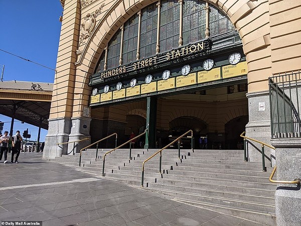26054658-8119561-The_Flinders_Street_Station_clocks_are_a_well_known_meeting_plac-a-20_1584410656852.jpg,0