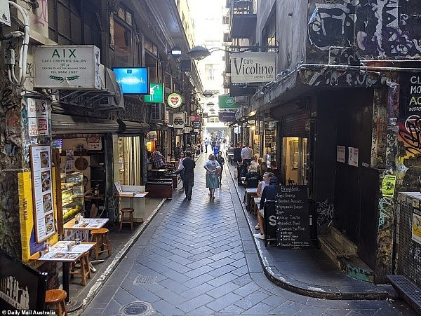 26054660-8119561-Degraves_Street_is_a_go_to_place_for_city_dwellers_any_time_of_t-a-21_1584410656873.jpg,0