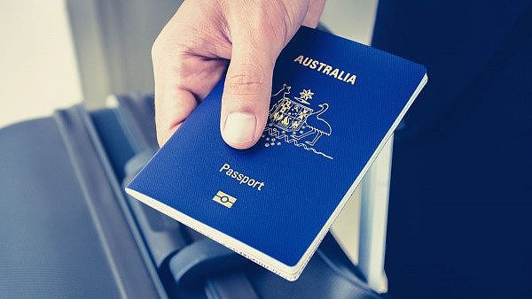 5e6b1e12c4004e46818b19c0dd799463-australian-passport-in-hand-1200.jpg,0