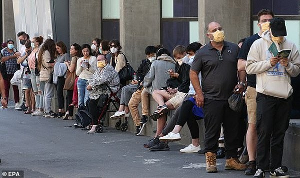25767568-8102047-A_massive_queue_formed_outside_the_Royal_Melbourne_Hospital_as_p-a-15_1583975528135.jpg,0