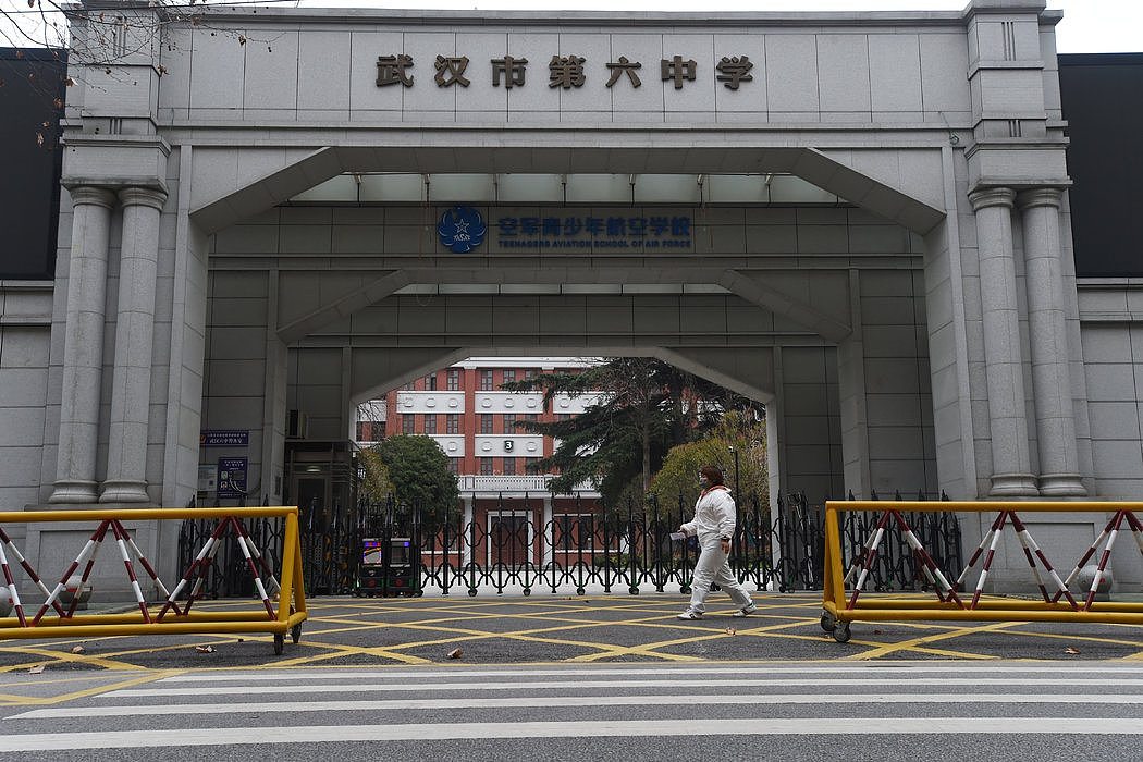 新型冠状病毒的报告最早来自中国武汉。图中是武汉一所停课的学校。