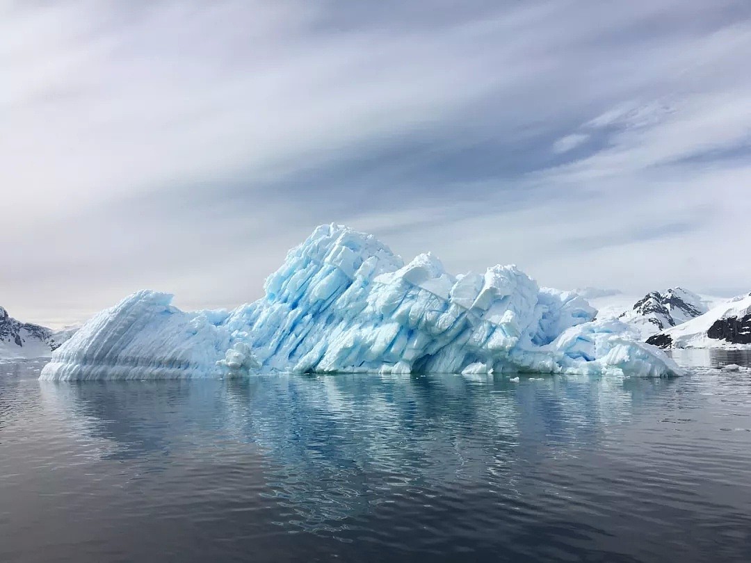 速度是90年代的六倍，高温使格陵兰岛和南极洲冰川加速流失，本世纪末或引发影响数亿人洪灾（组图） - 2
