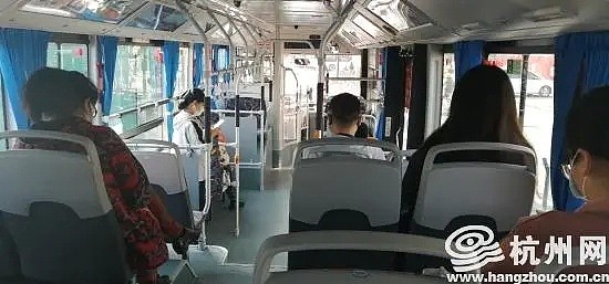 中国杭州公交地铁被挤爆了？早晚高峰期免费乘车，几乎每扇屏蔽门前都排起了队伍（组图） - 14