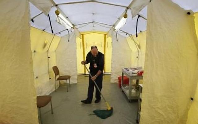 美国200护士因病毒停工，医院资源紧张，搭帐篷召回退休医生