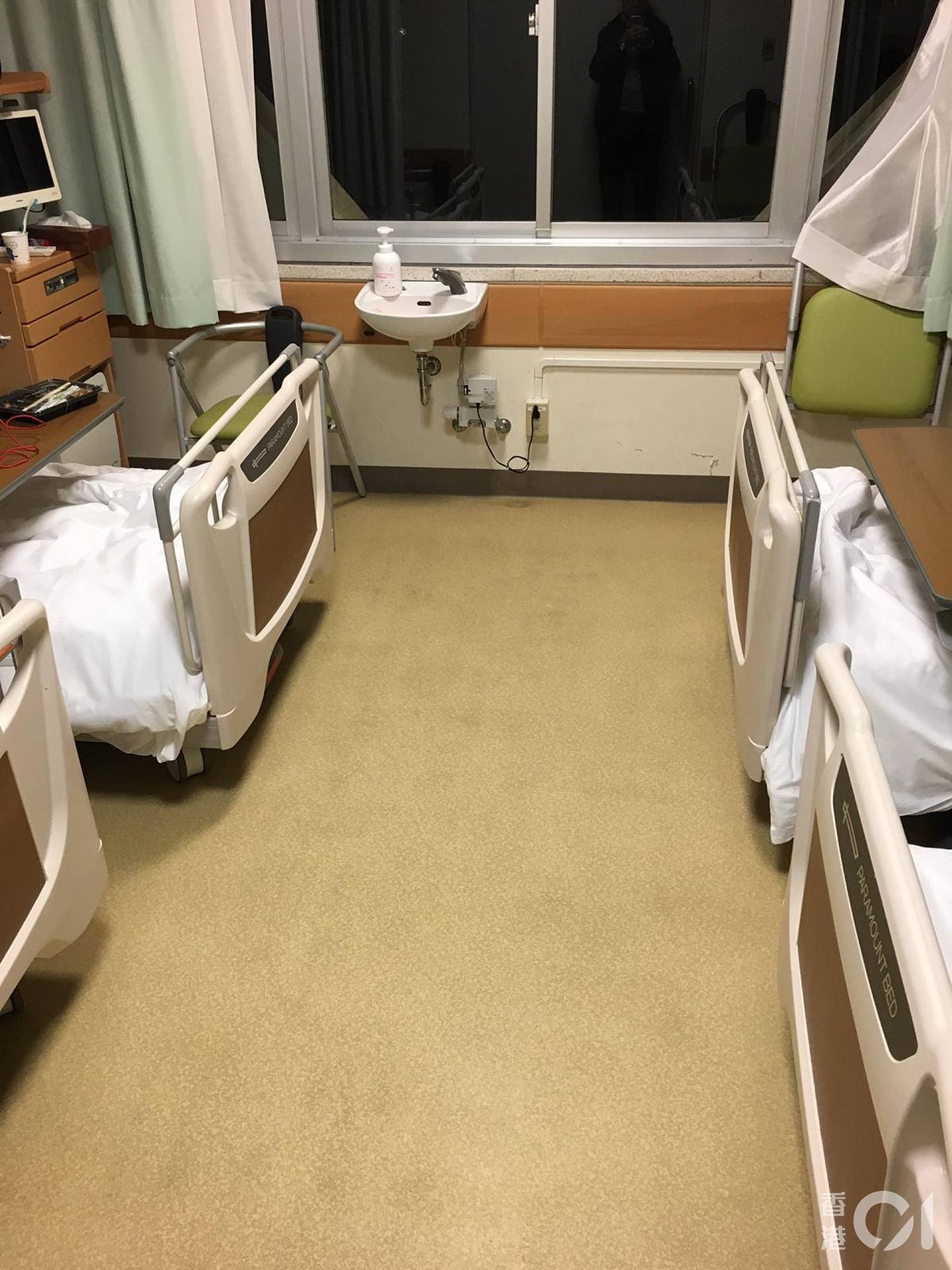 陳生在日本千葉縣的醫院留醫，與一名港人及兩名日本人同房。（受訪者提供）