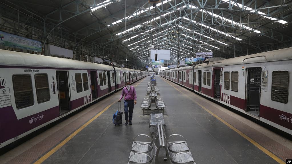 印度孟买空旷的火车站。（2020年3月22日）
