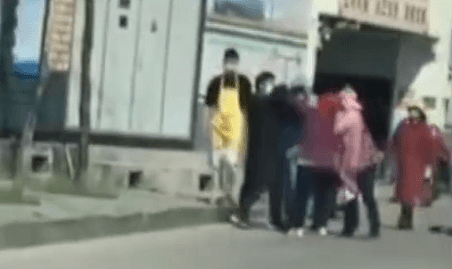 少年殴打防疫人员致死 家属:无法证明是孩子不对(图) - 3