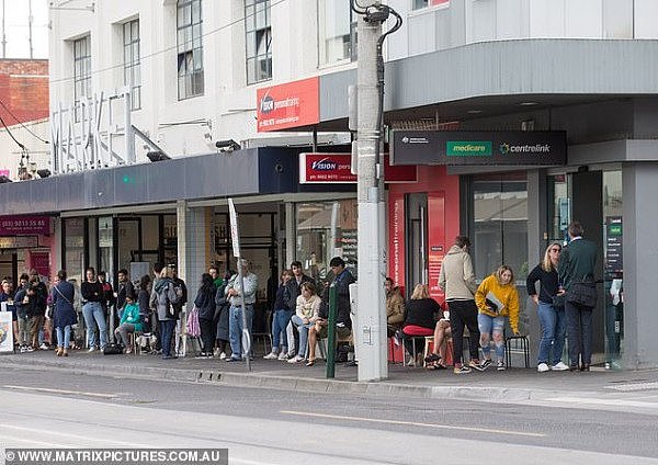 26283646-8141473-A_crowd_gathers_outside_the_Centrelink_office_at_Camberwell_one_-a-24_1584946939328.jpg,0