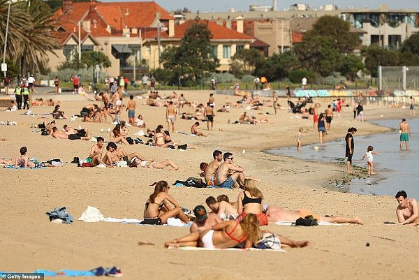 26473942-8158971-St_Kilda_and_other_popular_beaches_in_the_city_are_reportedly_ab-a-26_1585291291419.jpg,0