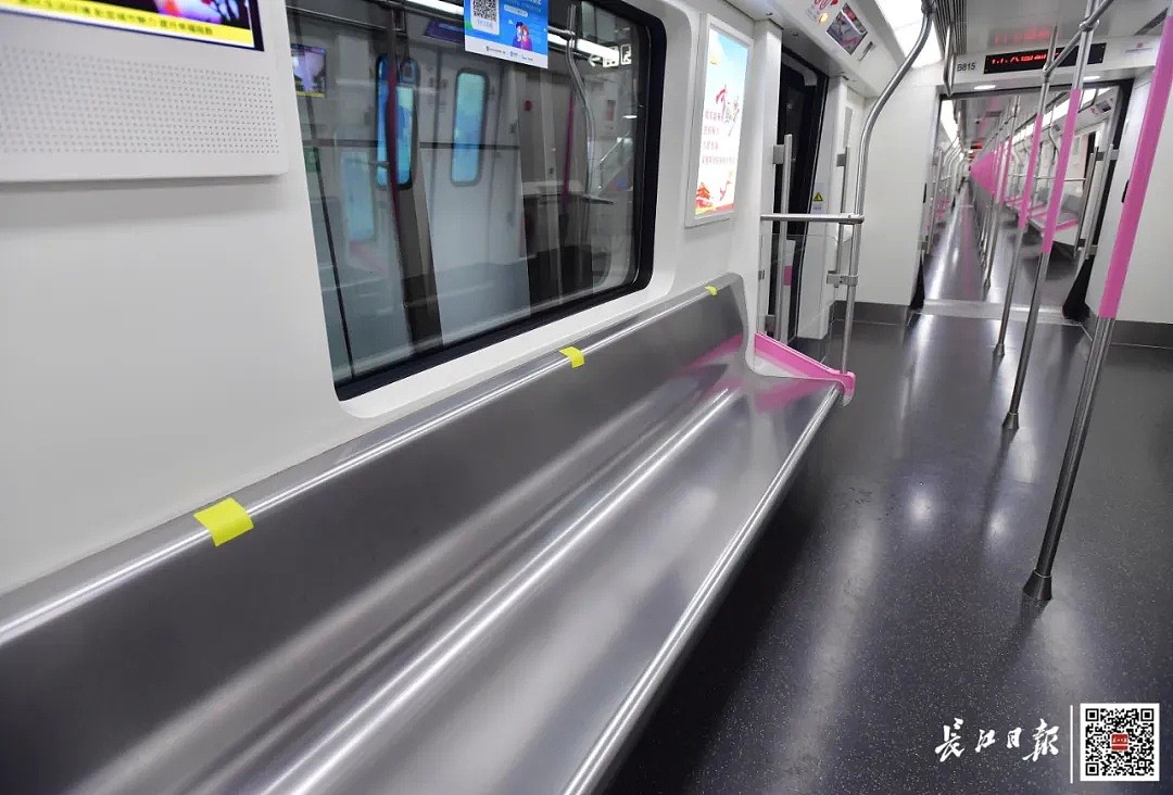刚刚，武汉地铁恢复运营，他们坐上了头班车（视频/组图） - 9