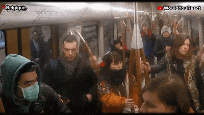 “中国佬，滚下车”！3个戴口罩的中国人被轰出外国地铁后，意外的事情发生了…（组图） - 26