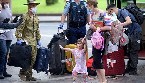 “强制隔离令”生效第一天：全澳1600人在酒店隔离，悉尼机场现30例疑似病例（组图） - 2