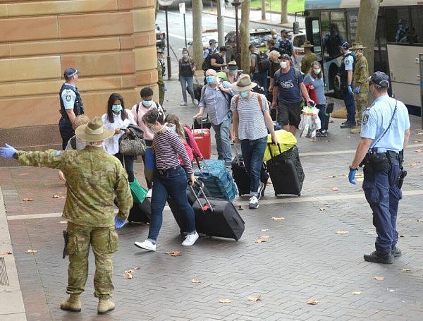 “强制隔离令”生效第一天：全澳1600人在酒店隔离，悉尼机场现30例疑似病例（组图） - 4