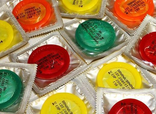 世界最大避孕套生产商恢复一半产能，面对一亿只缺口，称难以满足