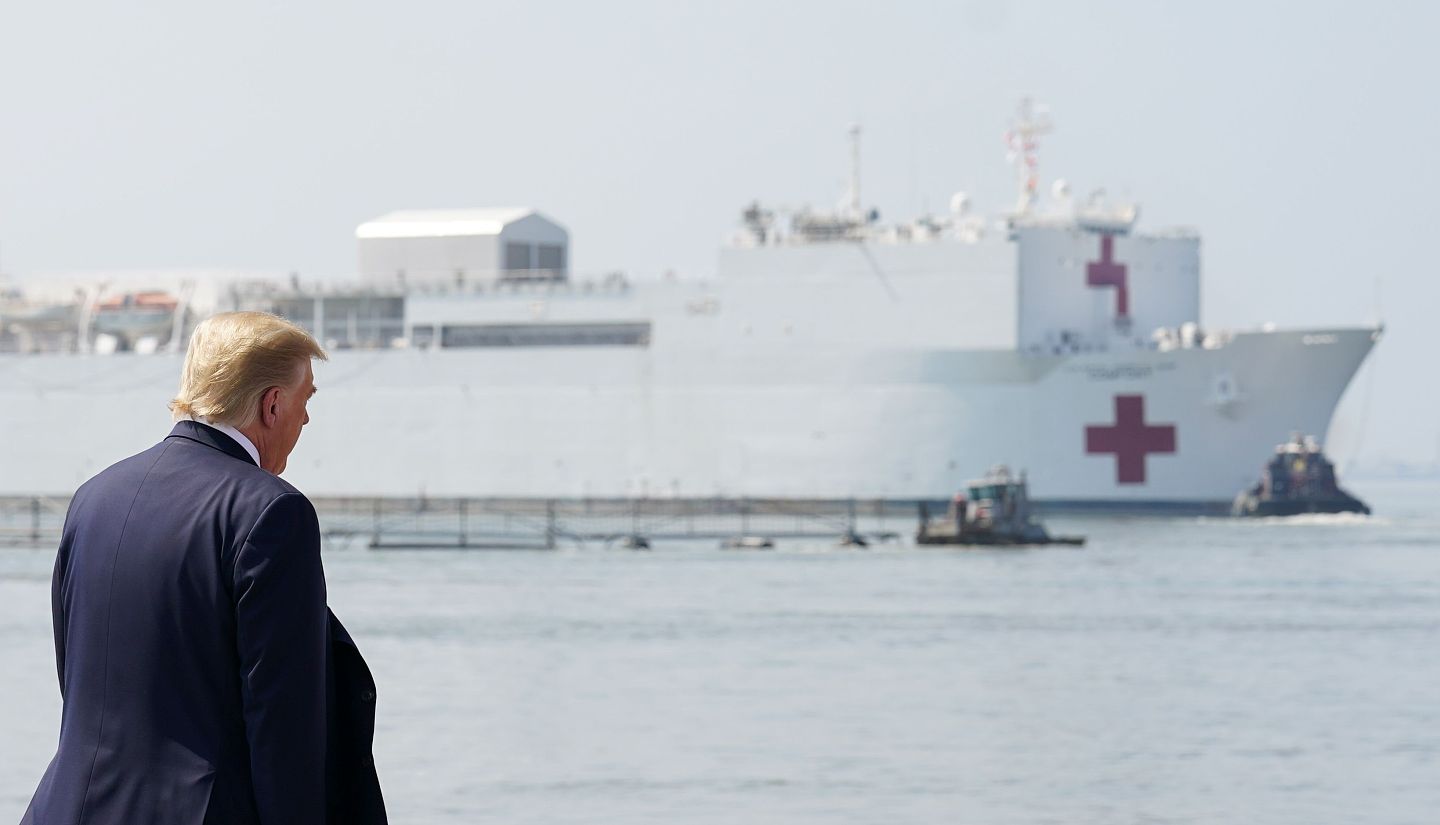 舒适号（USNS Comfort）设有12个手术室、1,000张病床，未来将帮助舒缓纽约医疗系统的压力。（路透社）