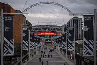 2020年3月17日，伦敦温布莱球场（Wembley Stadium）没有开门。欧洲国家杯早前已宣布因应疫情会延至2021年夏季才复办，温布莱球场为其中一个作赛球场。（Getty）