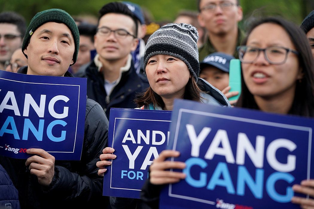 杨安泽的总统竞选活动激发了亚裔美国人的选民。 “突然之间，全国各地都有人以前所未有的方式被当作了目标，”他在接受采访时说。“这令人非常沮丧。”